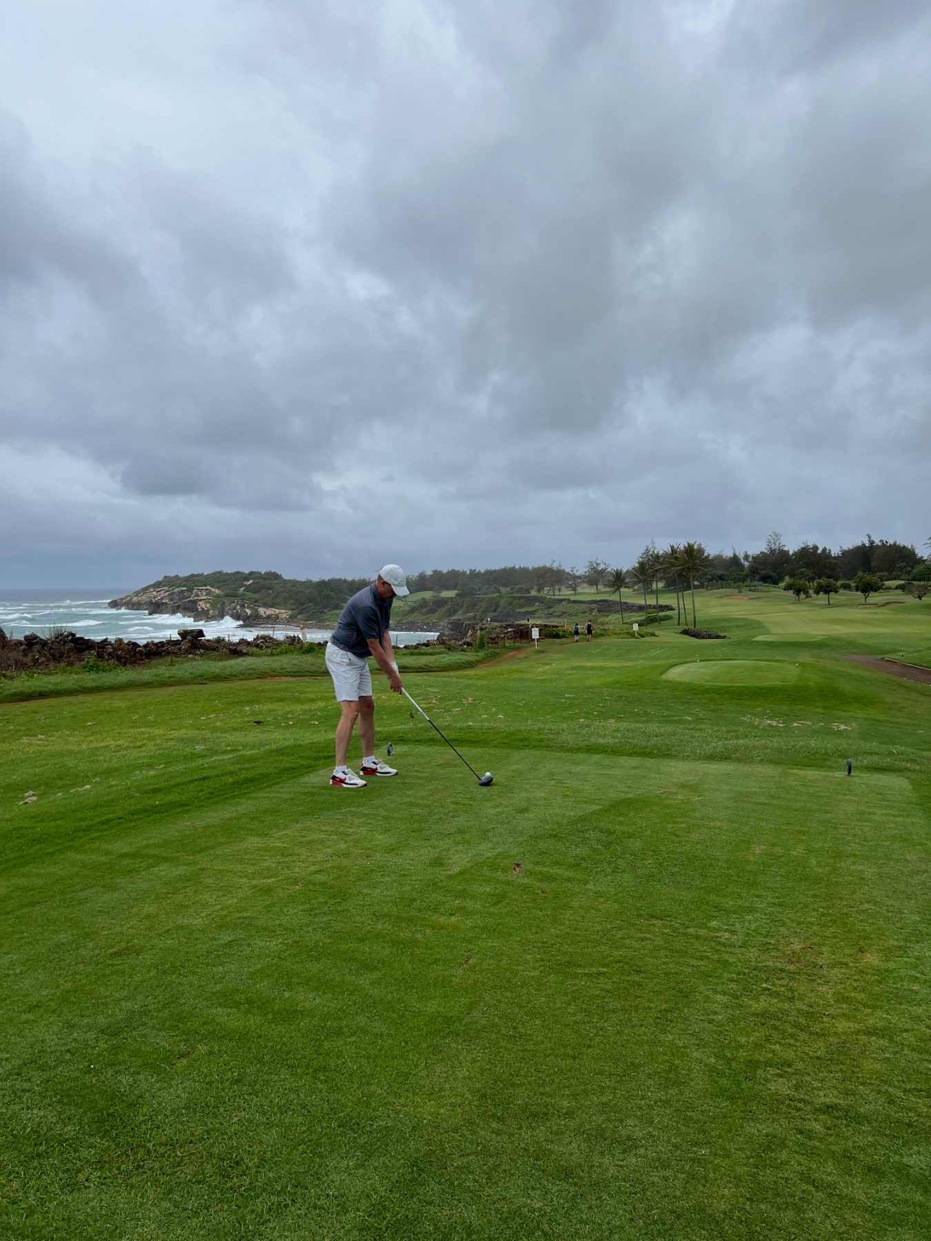 Teeing off along the cliffs